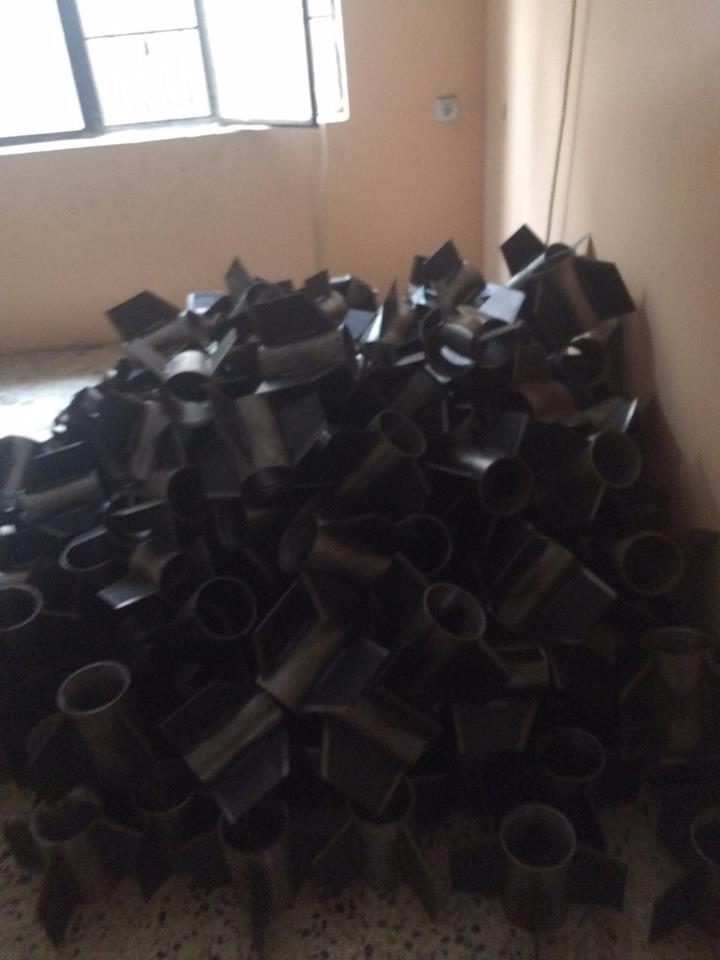 به‌ وێنه‌.. له‌ كارگه‌يه‌كى درووستكردنى چه‌كى داعشدا قوتوى بيره‌ و وێسكى دۆزرايه‌وه‌